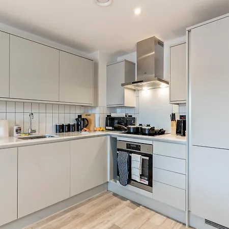 Urban Meadow With Onstreet Park- Netflix Apartment Birmingham