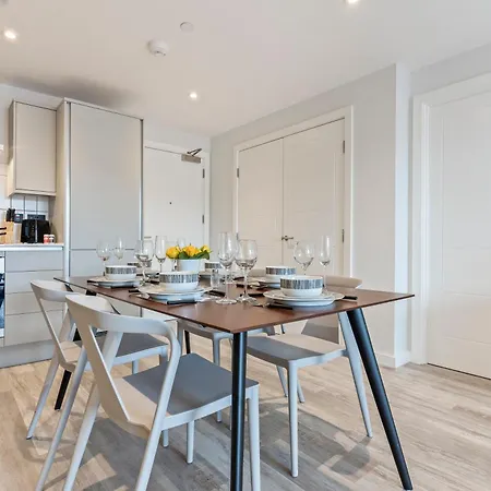 Urban Meadow With Onstreet Park- Netflix Apartment Birmingham