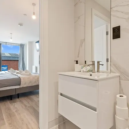 Urban Meadow With Onstreet Park- Netflix Apartment Birmingham