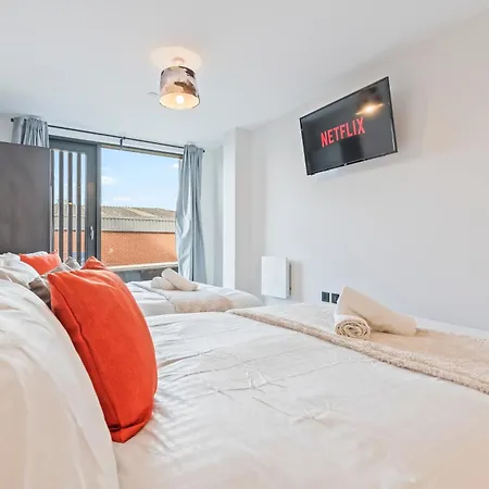 Urban Meadow With Onstreet Park- Netflix Apartment *